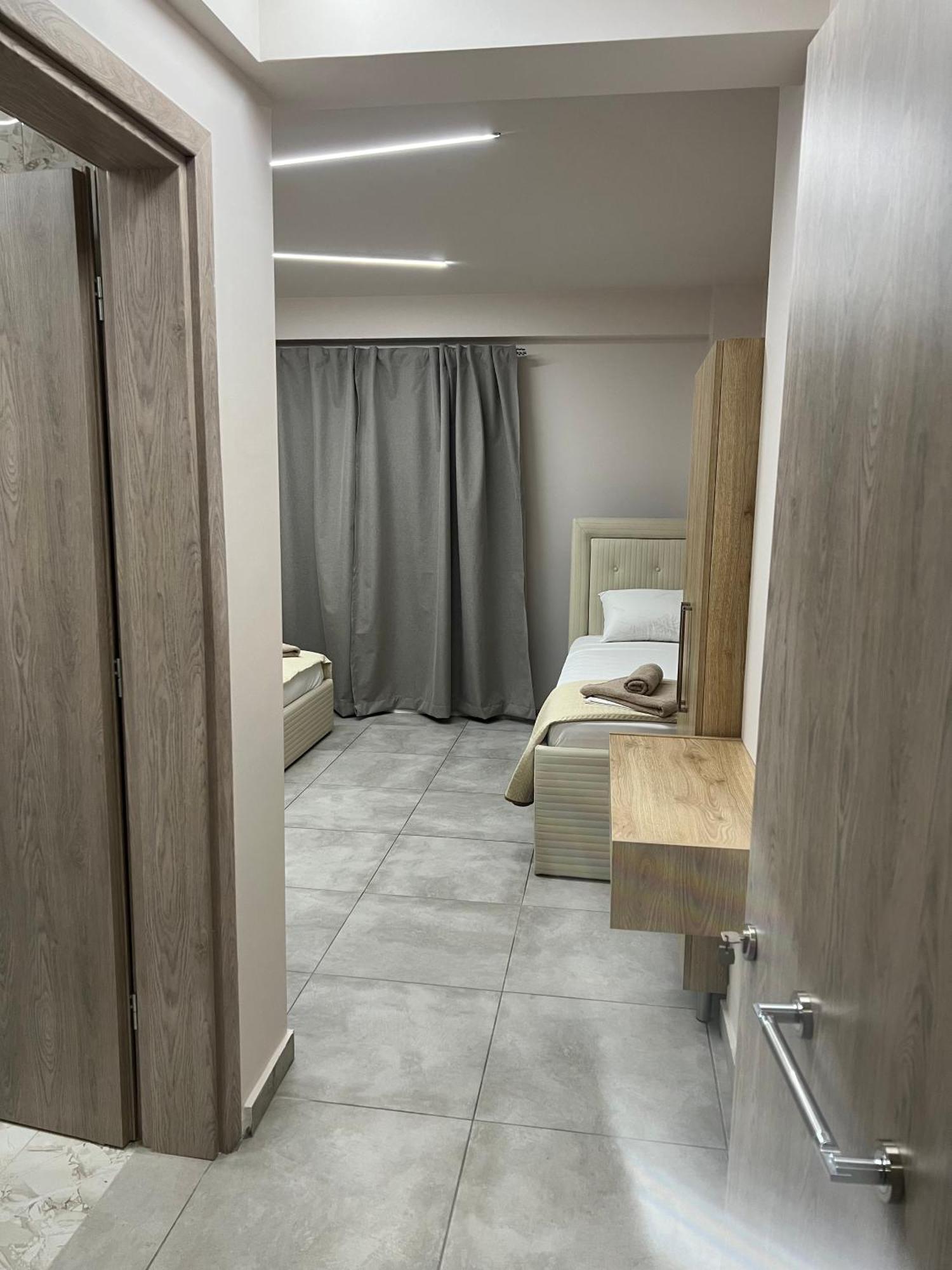 מלון סארטי F&M House Semi Basement מראה חיצוני תמונה